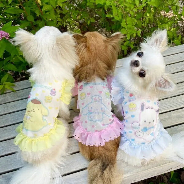 ハンドメイド犬服・キュート苺と テディベア 柄メッシュギャザーたっぷりワンピース オッティ Otty サンリオキャラクターズコラボ(5キャラ) ・フリル付き